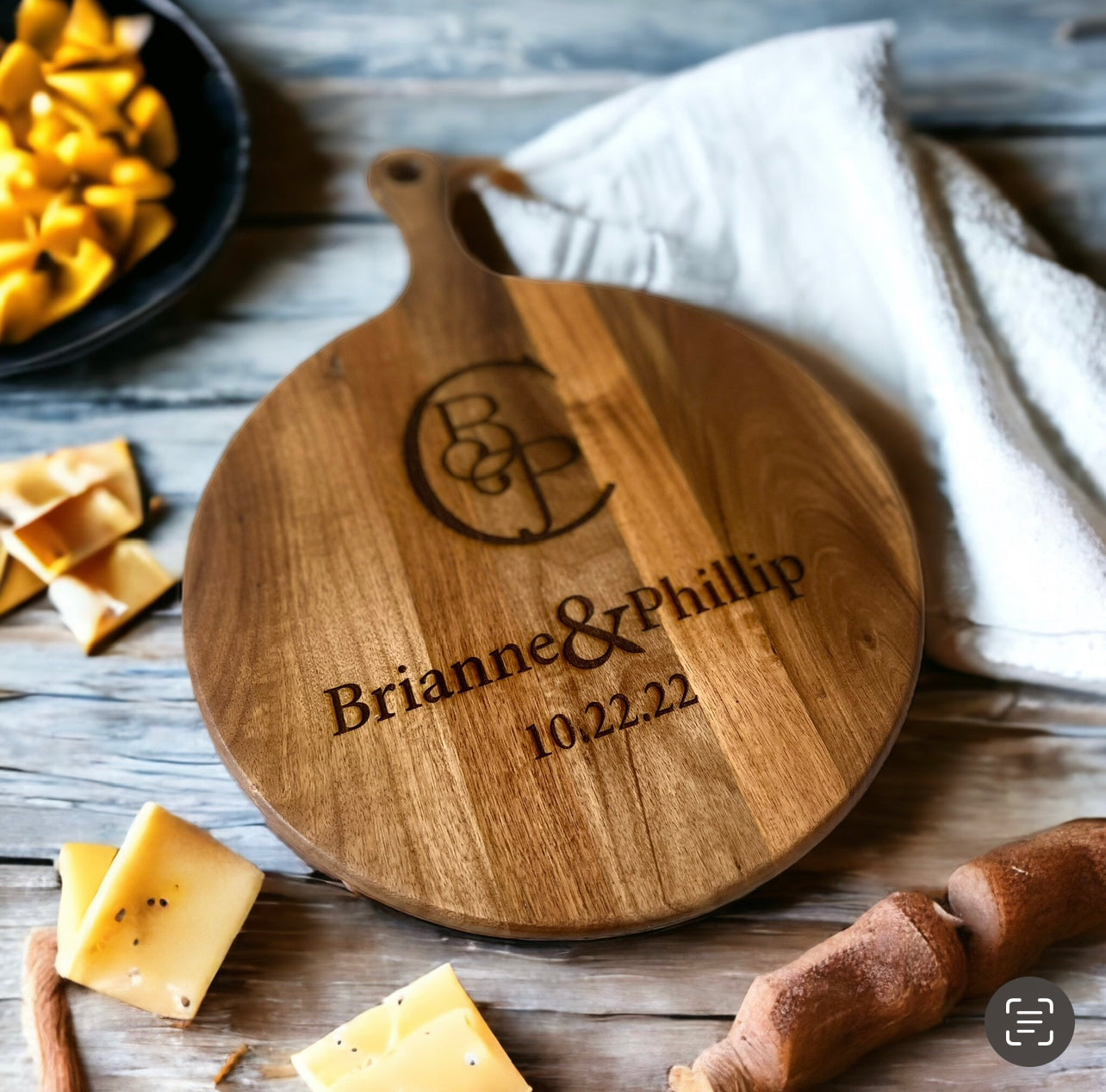 Acacia Wood Personalized Cutting-charcuterie Board ROUND